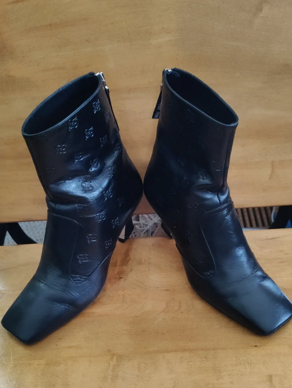 Authenticated Fendi FFreedom Vitello Karligraphy Black Booties Size 35